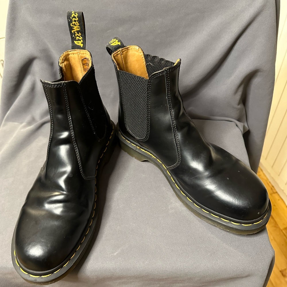 Dr martens Chelsea boot men’s 9 women 10 - Picture 2 of 4